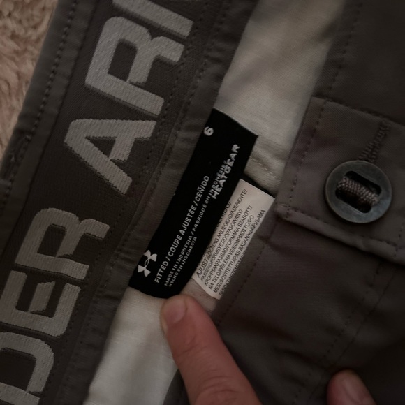 Under armour. Fitted outdoor pants. Never worn. Tailored with a great fit. - Picture 3 of 4